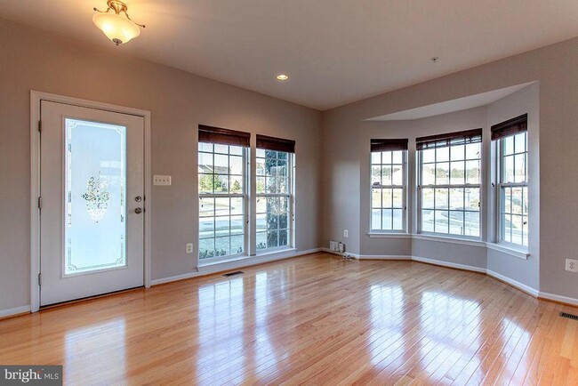 Photo - 1603 Durham Way