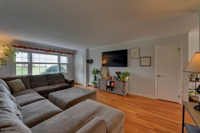 Photo - 666 Bloomfield Ave Unidad 7