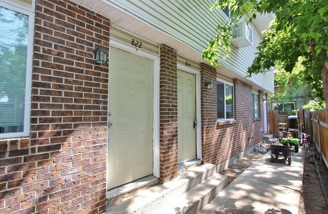 Building Photo - 804 W 7th St