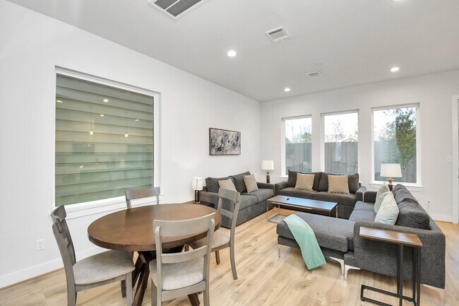 6115 Campos Dr