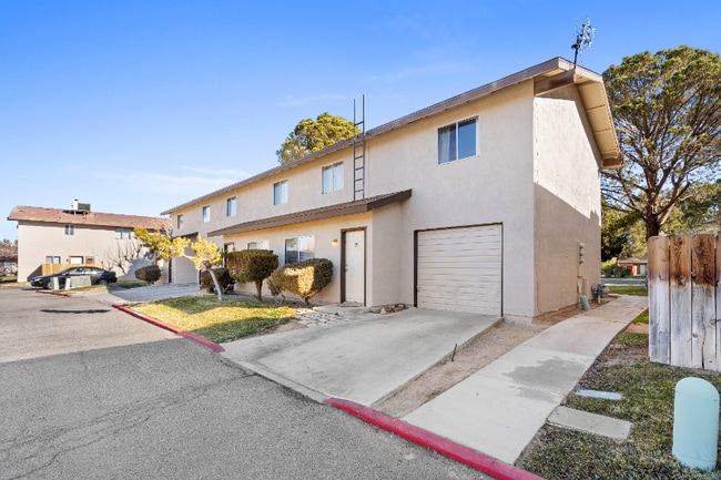 121 N Gateway Blvd