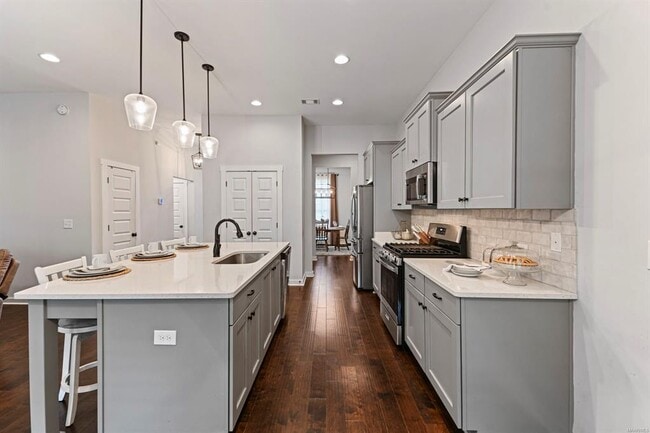 Photo - 731 Hedgefield Way