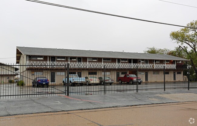 Spanish Vista Apartments - Spanish Vista Apartments