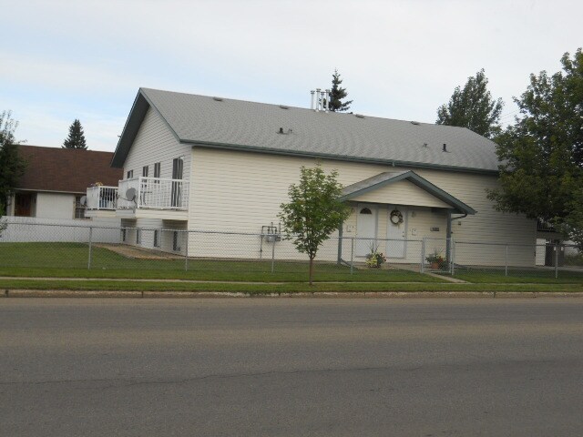 Photo - 10104-10107 107 Ave