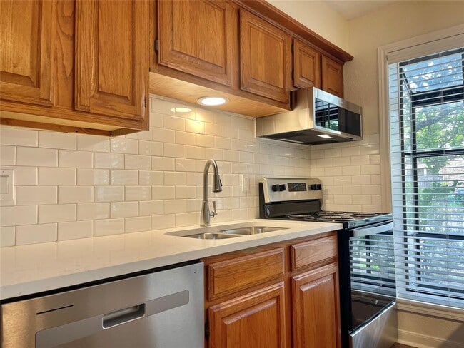 Building Photo - 1311 Antoine Dr Unit 191 Rental