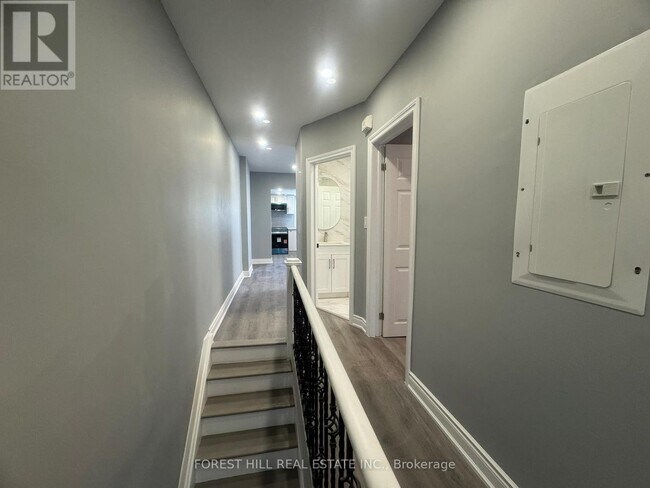 Photo - 32 Earlscourt Ave