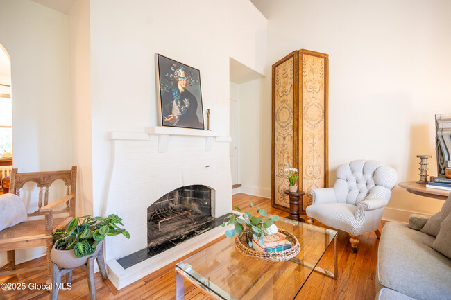 1010 N Country Club Dr