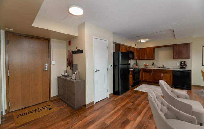 Photo - Commodore Place Apartments