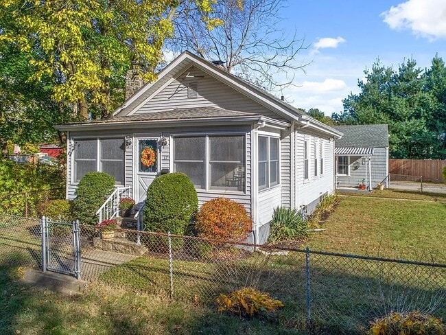 Building Photo - 17 Rhodes Ave