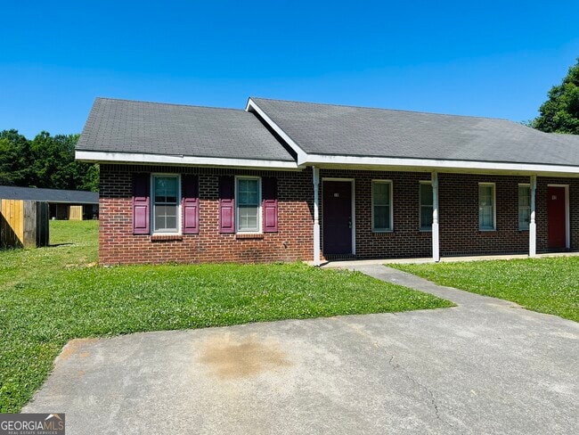 Building Photo - 10 Fredda Ln