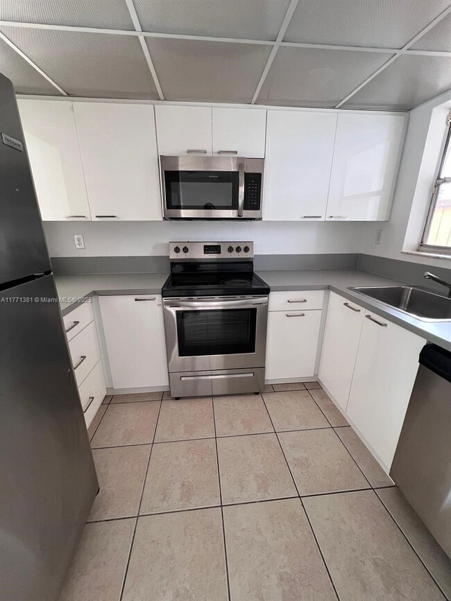 Photo - 1074 W 38th St Condo Unit 32