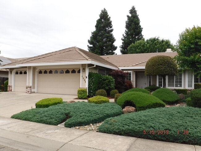 Photo - 1335 Meadowlark Way