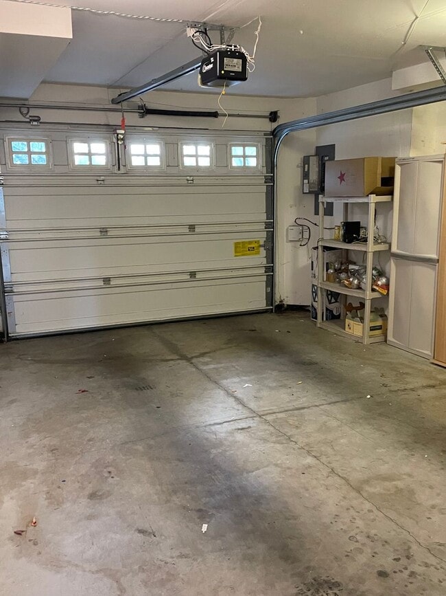 Photo - 3br/3ba Townhouse near 170th ave MAX station