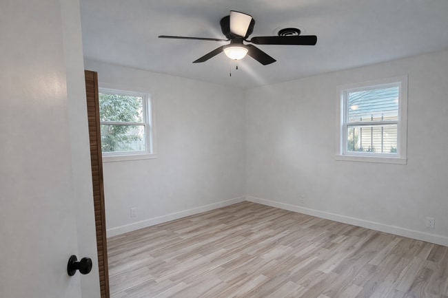 Photo - 2122 Sun Cir