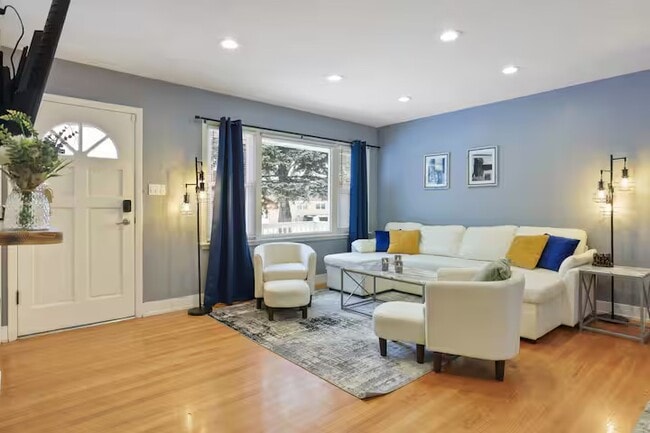 Photo - 777 N Lombard St