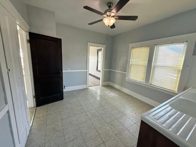 Photo - Schonfeld Holdings, LLC (951 Royal Rd.) Unidad Upper