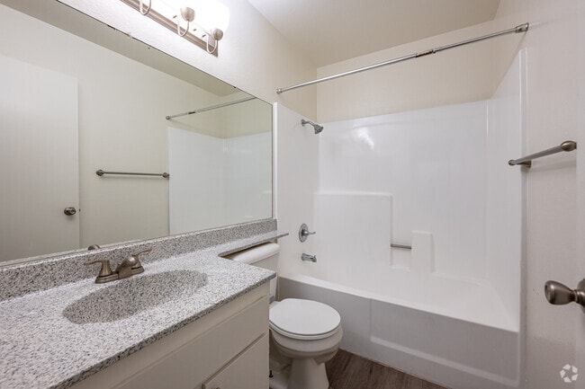 2BR, 1.5BA - 950SF - Primary Bathroom