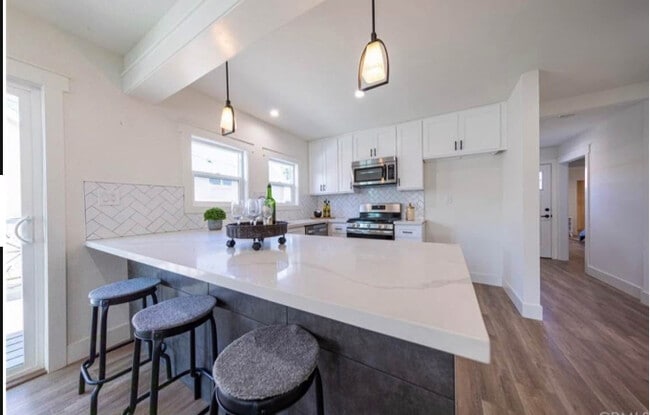 Photo - 1327 W 77th St Unidad 1327 W 77th St