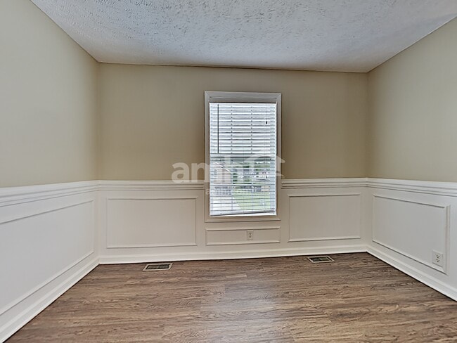 Photo - 145 Buttermere Dr