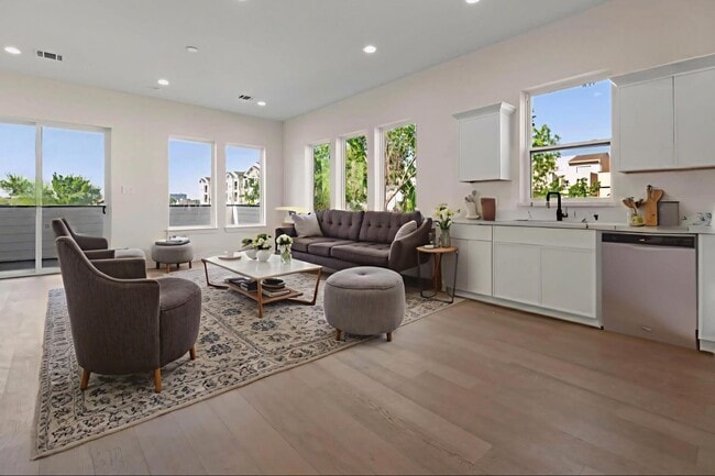 Photo - 5117 Schuler St