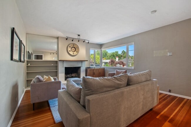 Photo - Old Southwest 2 bed / 1 bath / 1 car garage REMODELED & Move In Ready