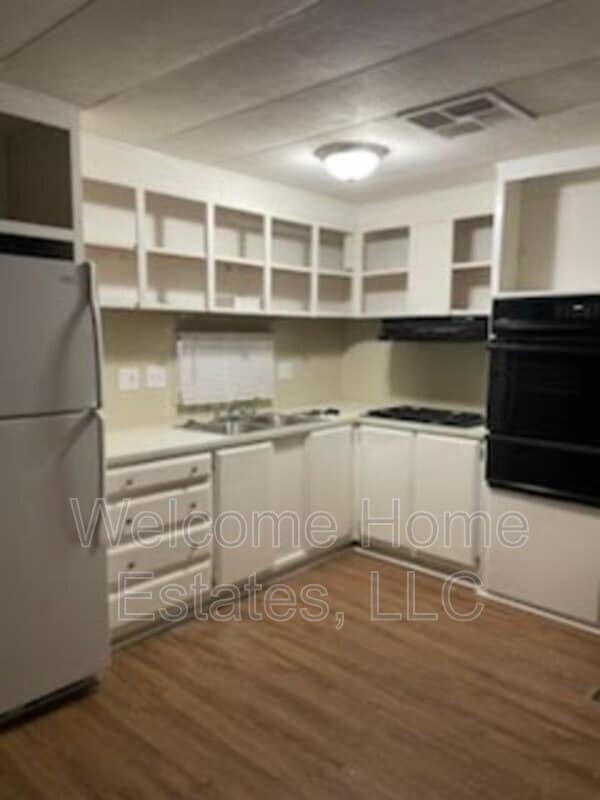 Photo - 110 E Prince Rd