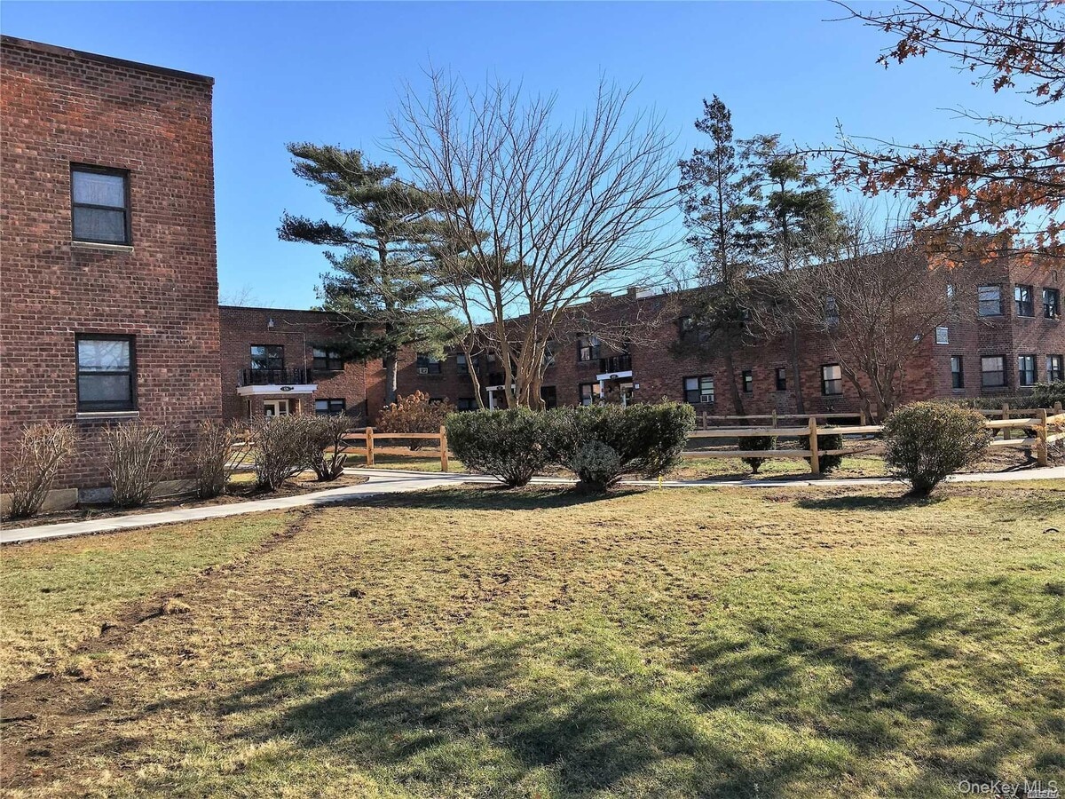 Photo - 106 NY-106 Unit 1E