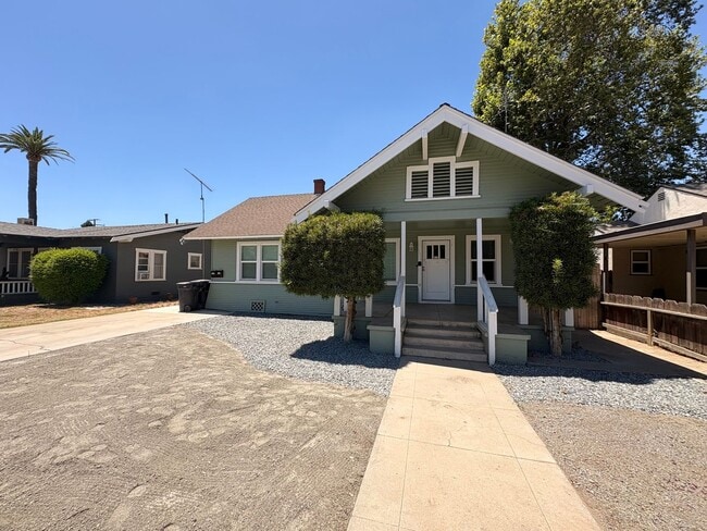 Building Photo - Beautiful newly renovated 2 bedroom home