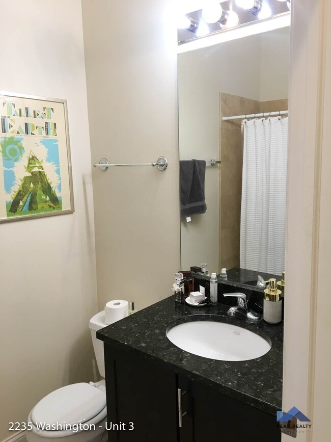 Photo - 2335 W Washington Blvd Unidad 2