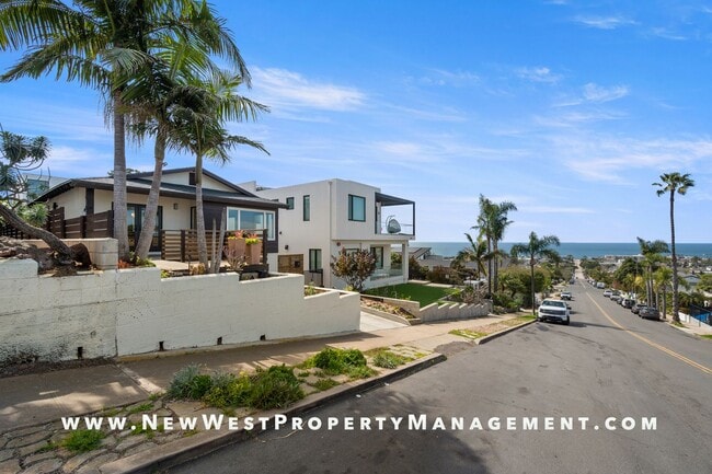 Photo - Ocean Beach 2 Bedroom + Bonus Room. Panoramic Water Views!