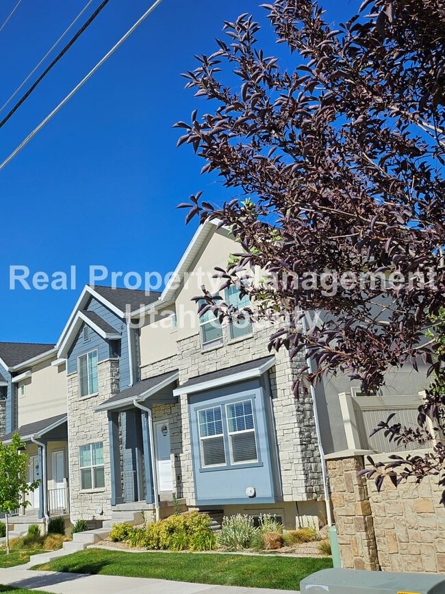 Pet Friendly Townhome - Pet Friendly Townhome