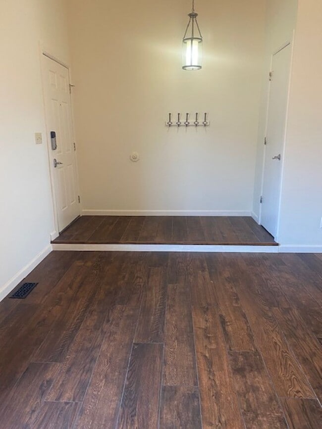 Photo - 3 Bedroom Tri-level in Woodland Hills