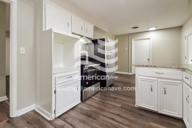 Photo - 4838 Chapman St