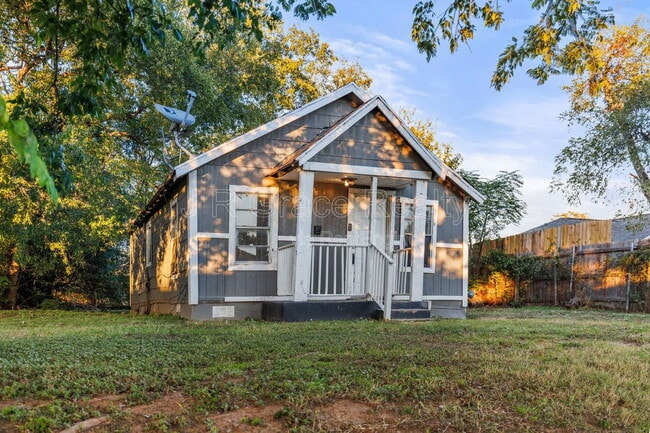 Photo - 515 E Lee St