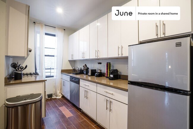 Room in Shared 4 bed/1 bath home in West Harlem