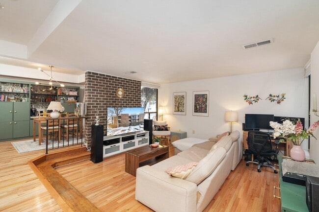 Building Photo - 2110 Bonnywood Ln Unit 3-102