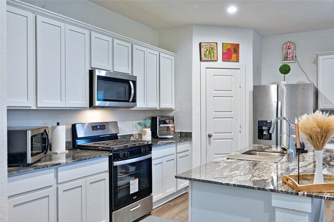 Photo - 8522 Kokernot Ln