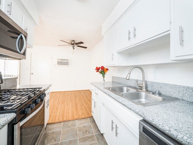 Photo - 817 S. St. Andrews Pl