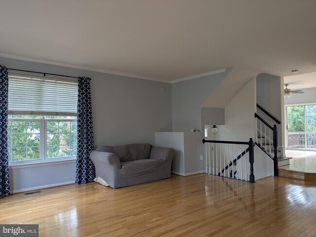 Photo - 21785 Brondesbury Park Terrace