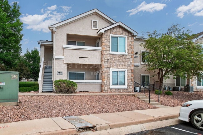 Building Photo - 3890 Strawberry Field Grove Unit F