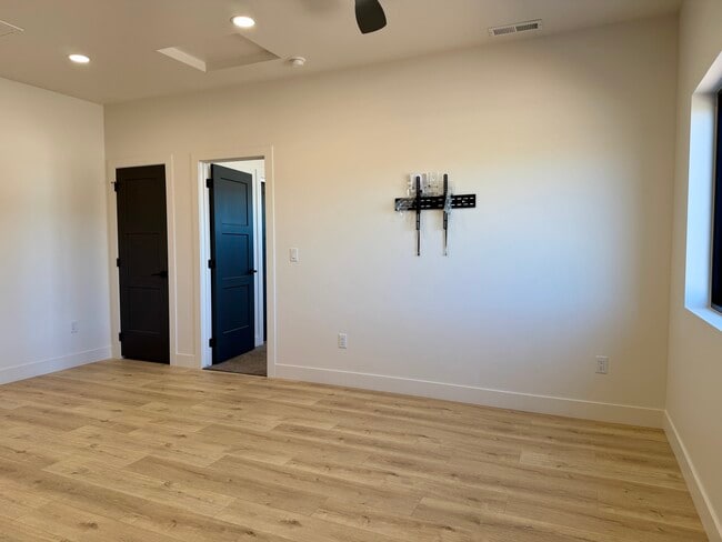 Photo - 2717 S Howard Ln