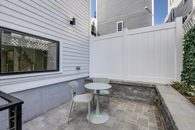 Photo - 566 E 3rd St