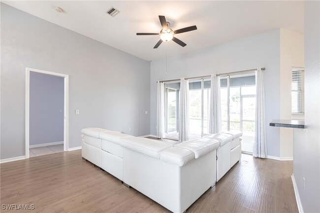 Photo - 7306 Powder Puff