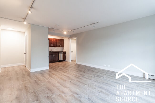 Photo - 445 W Wellington Ave Unit 03F