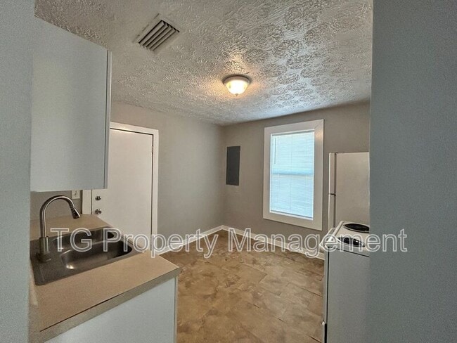 Photo - 3516 Phyllis St