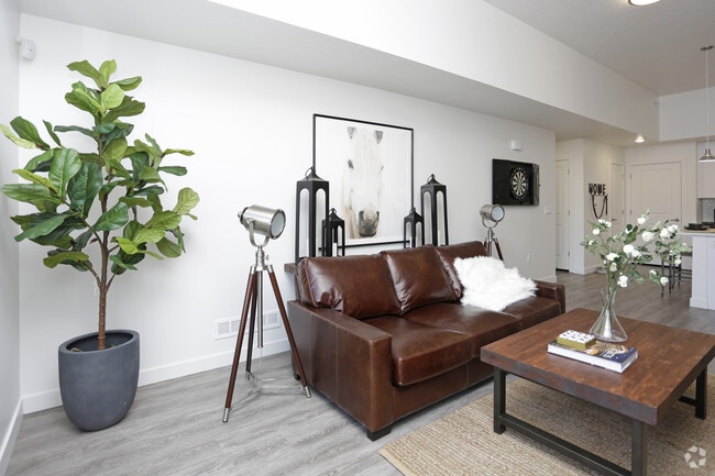 2BR, 2BA - 991 SF