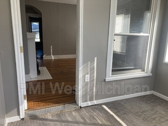 Photo - 29 Putnam St SW Unit 1