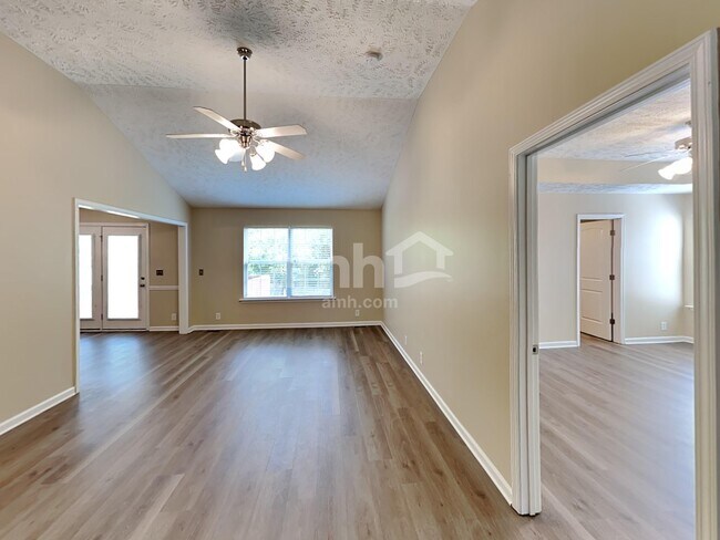 Photo - 112 Tulip Grove Point