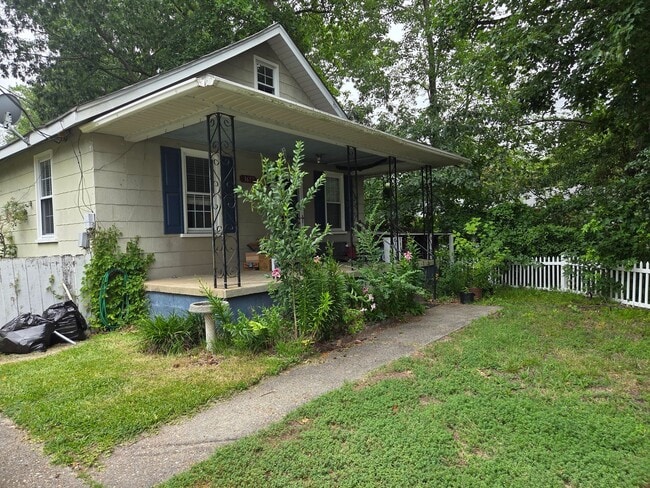 3bd/1ba Cottage on private street with a s... - 3bd/1ba Cottage on private street with a s... House