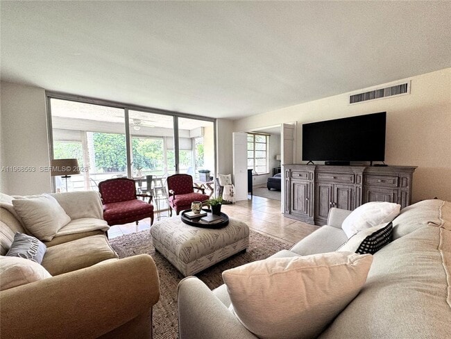 Photo - 901 W Cypress Ln Unit 201